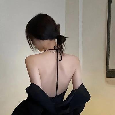 他的摩托车，她的岛